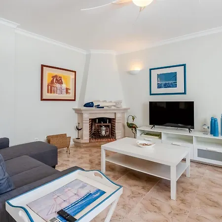 3 Bdr Duplex House With Patio By Lovelystay