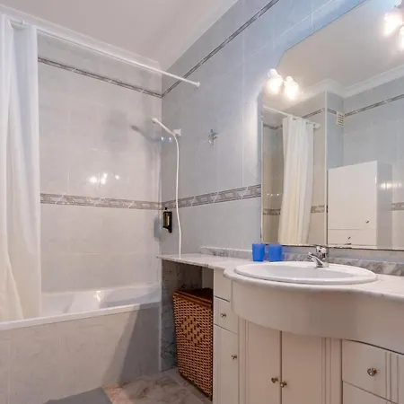 Feriehus 3 Bdr Duplex House With Patio By Lovelystay *