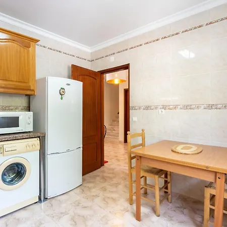 3 Bdr Duplex House With Patio By Lovelystay