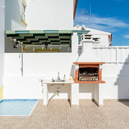 3 Bdr Duplex House With Patio By Lovelystay *