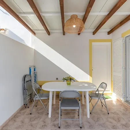 Cozy 3 Bdr House Duplex With Patio By Lovelystay *