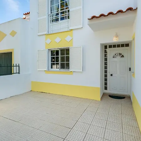 Feriehus 3 Bdr Duplex House With Patio By Lovelystay