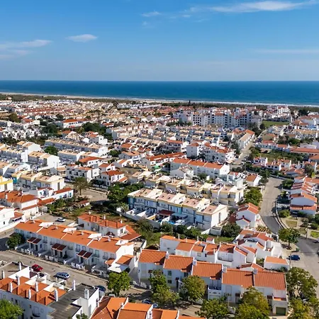 3 Bdr Duplex House With Patio By Lovelystay Feriehus Vila Real de Santo António