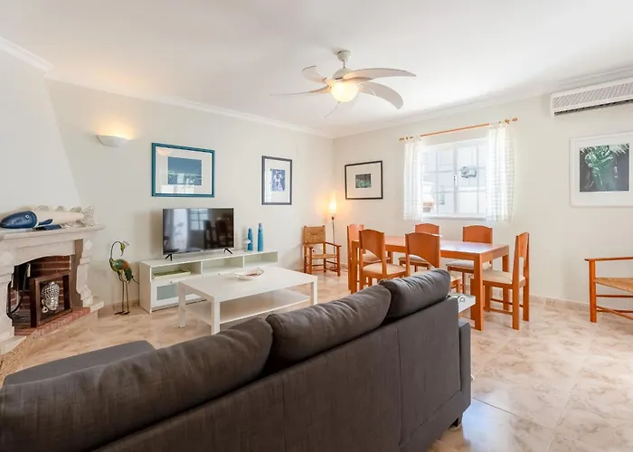 Cozy 3 Bdr House Duplex With Patio By Lovelystay Nyaraló