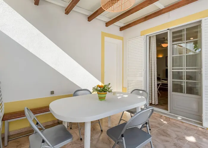 Cozy 3 Bdr House Duplex With Patio By Lovelystay Nyaraló *